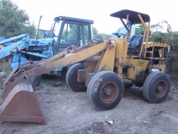 ขาย- รถตักล้อยาง แบบเอวอ่อน KOMATSU สภาพสวย พร้อมใช้งาน เครื่องดีเซล 4 สูบ