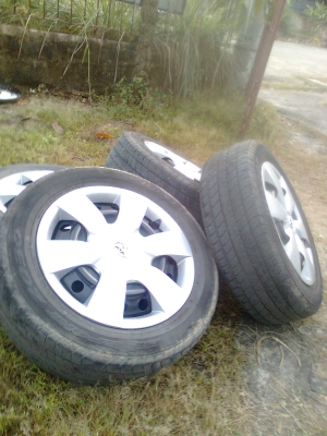 ขายยาง+กระทะ+ฝาครอบครบชุด195/55R15ยางปี11 ขายยาง+กระทะ+ฝาครอบครบชุด195/55R15ยางปี11