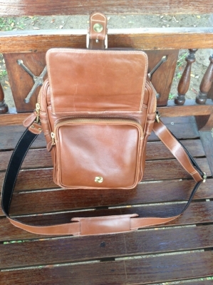 กระเป๋าหนังแท้