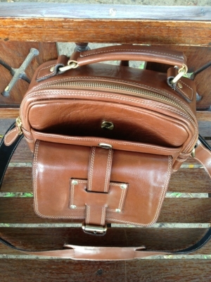 กระเป๋าหนังแท้