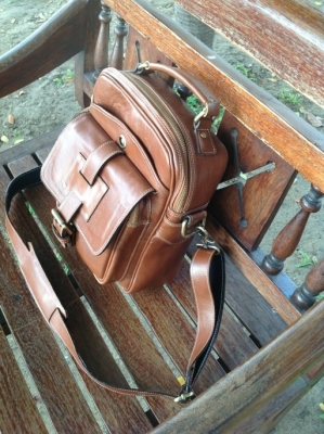 กระเป๋าหนังแท้