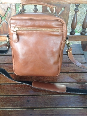 กระเป๋าหนังแท้