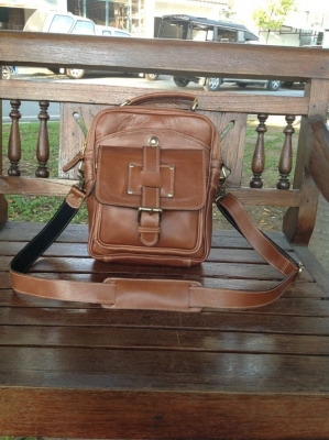 กระเป๋าหนังแท้