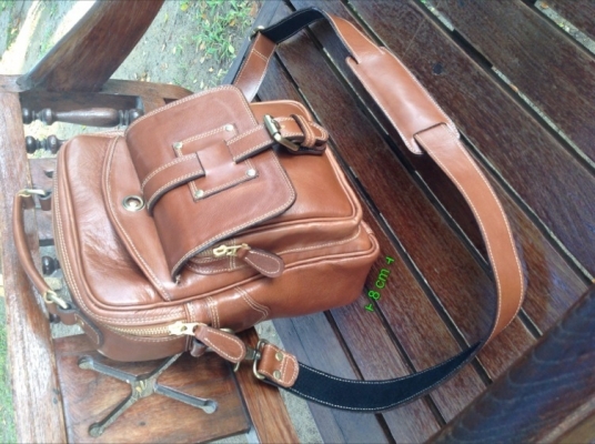 กระเป๋าหนังแท้