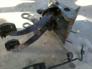 ชุดเหยียบเบรค ครัช คันเร่ง แท้จากรถ NISSAN BIG M