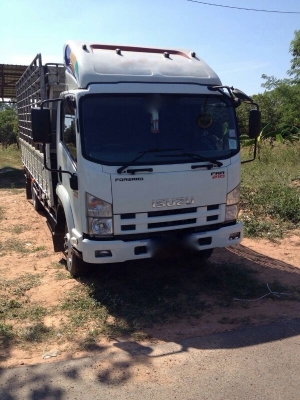 รถอีซูซุ 6 ล้อ รั้ว FRR 210 แรงม้า. ปี 52  สนใจติดต่อ 081 - 6079515