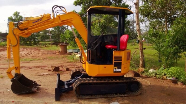 รถแบคโฮ KOMATSU  PC 28 UU.  สนใจติดต่อ 081 - 6079515