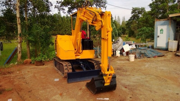 รถแบคโฮ KOMATSU  PC 28 UU.  สนใจติดต่อ 081 - 6079515