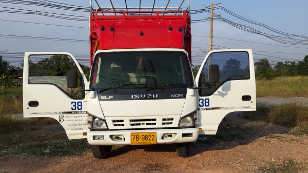 ขาย6ล้อ isuzu  NQR 150แรงม้า ยาว5.5เมตร
