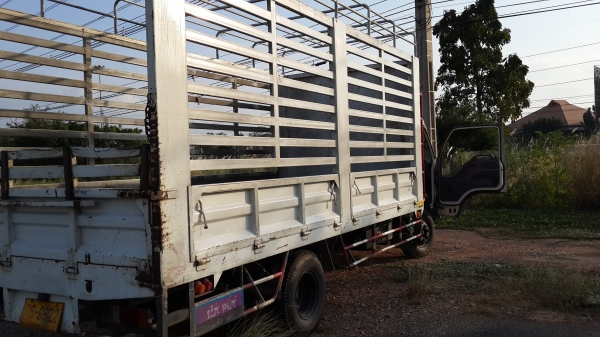 ขาย6ล้อ isuzu  NQR 150แรงม้า ยาว5.5เมตร