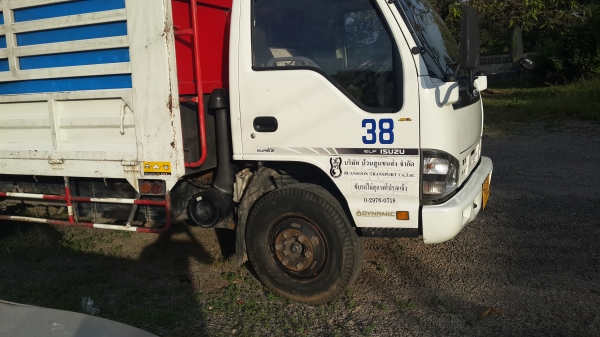 ขาย6ล้อ isuzu  NQR 150แรงม้า ยาว5.5เมตร