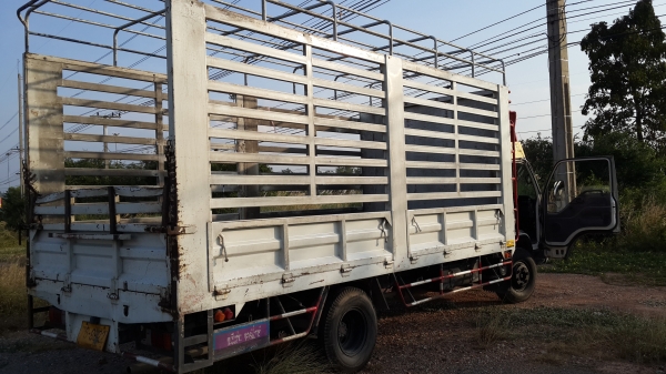 ขาย6ล้อ isuzu  NQR 150แรงม้า ยาว5.5เมตร