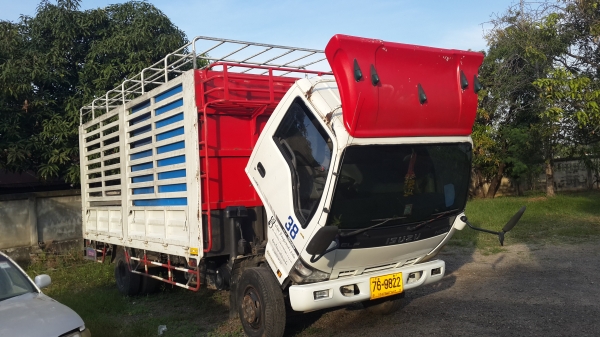 ขาย6ล้อ isuzu  NQR 150แรงม้า ยาว5.5เมตร