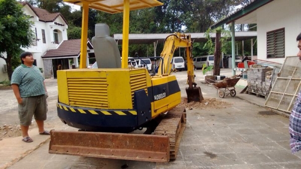 รถแบคโฮ KOBELCO PC 30 - 6   สนใจติดต่อ 081- 6079515