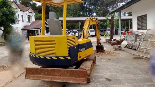 รถแบคโฮ KOBELCO PC 30 - 6   สนใจติดต่อ 081- 6079515