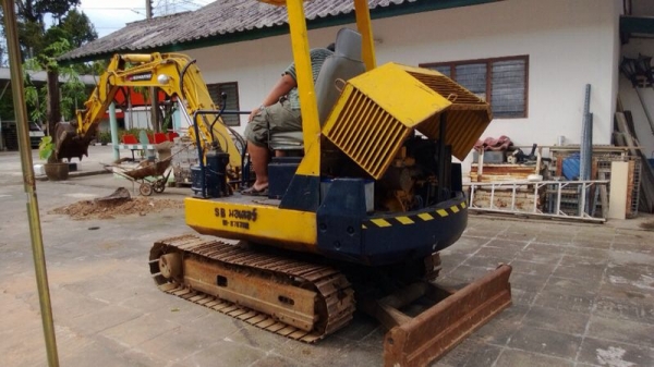 รถแบคโฮ KOBELCO PC 30 - 6   สนใจติดต่อ 081- 6079515