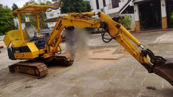 รถแบคโฮ KOBELCO PC 30 - 6   สนใจติดต่อ 081- 6079515