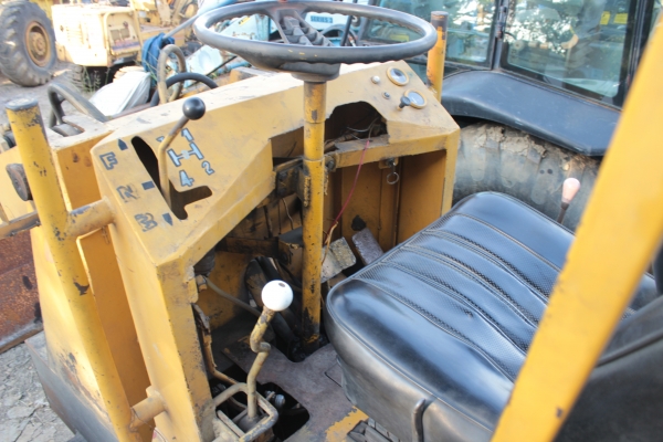 ขายรถตักล้อยาง KOMATSU เครื่องดีเซล 4สูบ ราคา 240,000 ขายรถตักล้อยาง KOMATSU เครื่องดีเซล 4สูบ ราคา 240,000