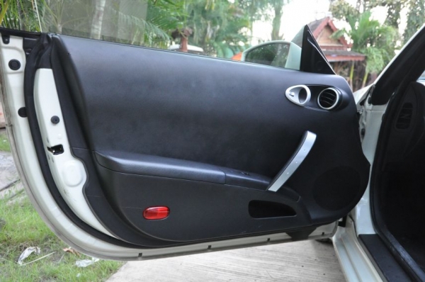 ขายNISSAN 350Zสีขาวเดิมๆจากห้าง สภาพสวยเดิม (ไม่ใช่รถจดประกอบแก๊ส) ขาย1,850,000บาท