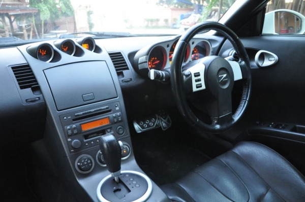 ขายNISSAN 350Zสีขาวเดิมๆจากห้าง สภาพสวยเดิม (ไม่ใช่รถจดประกอบแก๊ส) ขาย1,850,000บาท