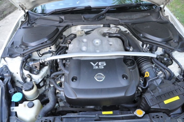 ขายNISSAN 350Zสีขาวเดิมๆจากห้าง สภาพสวยเดิม (ไม่ใช่รถจดประกอบแก๊ส) ขาย1,850,000บาท