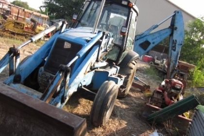 ขายรถหน้าตักหลังขุด JCB: รุ่น 217 มือสองญี่ปุ่น ราคา 720,000 ขายรถหน้าตักหลังขุด JCB: รุ่น 217 มือสองญี่ปุ่น ราคา 720,000