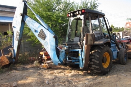 ขายรถหน้าตักหลังขุด JCB: รุ่น 217 มือสองญี่ปุ่น ราคา 720,000 ขายรถหน้าตักหลังขุด JCB: รุ่น 217 มือสองญี่ปุ่น ราคา 720,000