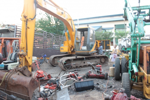 ขายแบคโฮ  PC130 JCB: CS130 เครื่อง ISUZU ราคาต่อรองได้ ราคา 1,260,000 บาท ซีเรียล 758062 เลขเครื่องยนต์ 4BG1-112816