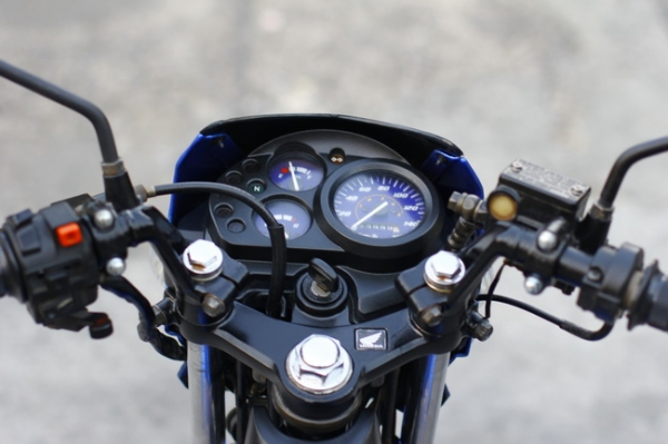 โซนิคเดิมๆ สีน้ำเงิน รถมือเดียว