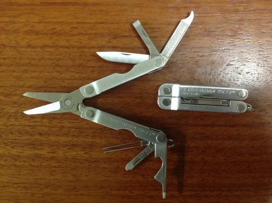 อุปกรณ์เดินป่าเอนกประสงค์ LEATHERMAN MICRA