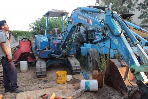 ขายแบคโฮ  YANMAR pc27 3 สูบ ราคา 210,000บาท