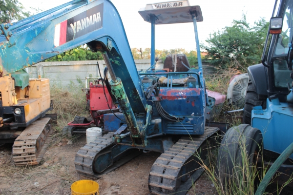 ขายแบคโฮ  YANMAR pc27 3 สูบ ราคา 210,000บาท