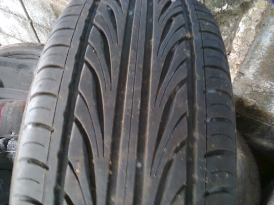 215-45-17 ปี12  1เส้นทำอะไหล่