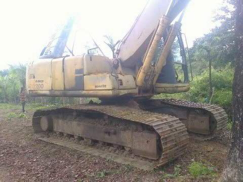 ขาย โคมัสสุ 200 รุ่น 6 C สเป๊คไทย เครื่อง ขมิ้น ไฟฟ้า ครบ เอวดี ใบแทร็คเต็ม เพื่อนบอกมา