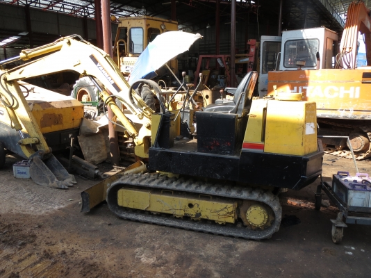 รถแบคโฮ ยันมาร์ แทรคยาง