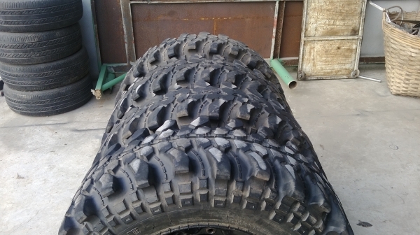 ขายยางตะขาบสวยๆ 1ชุด/4เส้น ราคา8600 บาท 0817400202