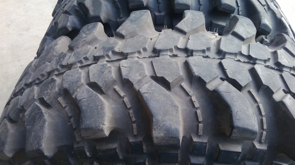 ขายยางตะขาบสวยๆ 1ชุด/4เส้น ราคา8600 บาท 0817400202