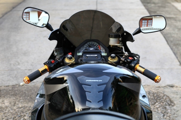 <<<จัดไฟแนนซ์ได้ 135,000 ออกรถได้เลย >>> CBR 1000RR ทบ.แท้ หล่อๆสักคัน