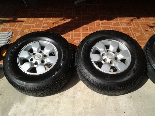 ขายแม็กvigo ขอบ 15  พร้อมยาง ปี 2011