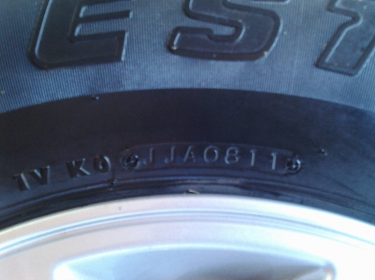 ขายแม็กvigo ขอบ 15  พร้อมยาง ปี 2011