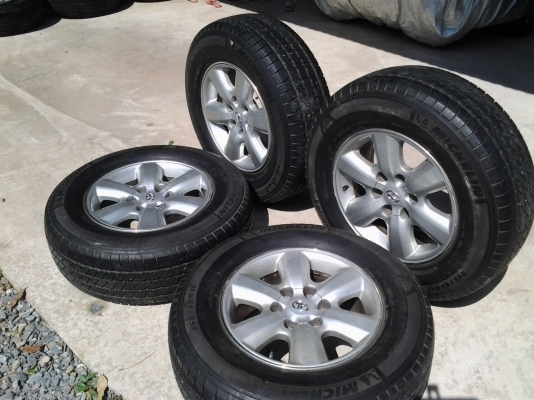 ขายแม็กvigo ขอบ 17 พร้อมยาง ปี 2011