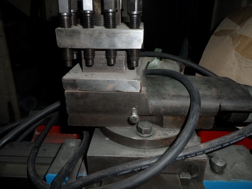 ขายครับขายเครื่องกลึงขนาด 5 ฟุต 2 เพลา เกียร์กระตุก ไต้หวัน สภาพพร้อมใช้ ไฟ 380V