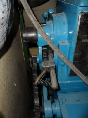 ขายครับขายเครื่องกลึงขนาด 5 ฟุต 2 เพลา เกียร์กระตุก ไต้หวัน สภาพพร้อมใช้ ไฟ 380V