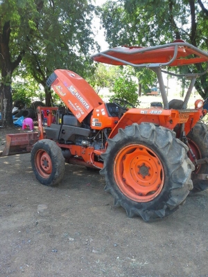 มาแลัวจ้าคูโบต้าL4508มีดันหน้าสภาพเดิมๆรถไร่คับยางดีสี่เส้นคับ พร้อมยางหน้าใหม่หม้อแบตใหม่หลังคาใหม่เบาะใหม่คับ