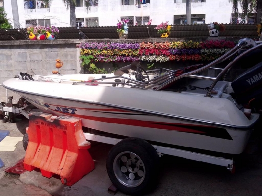 ขายเรือสปีคโบท 15 ฟุต เครื่อง115 HPพร้อมเทลเลอร์ มาพร้อมชุดเครื่องเสียง สภาพสวยครับ
