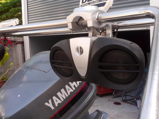 ขายเรือสปีคโบท 15 ฟุต เครื่อง115 HPพร้อมเทลเลอร์ มาพร้อมชุดเครื่องเสียง สภาพสวยครับ