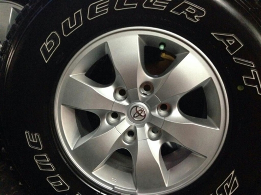 ขายแม๊กวีโก้พร้อมยาง 265/70/16 ยางปี 2010