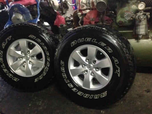 ขายแม๊กวีโก้พร้อมยาง 265/70/16 ยางปี 2010