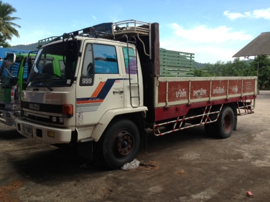 ขาย รถบรรทุก 6 ล้อ isuzu