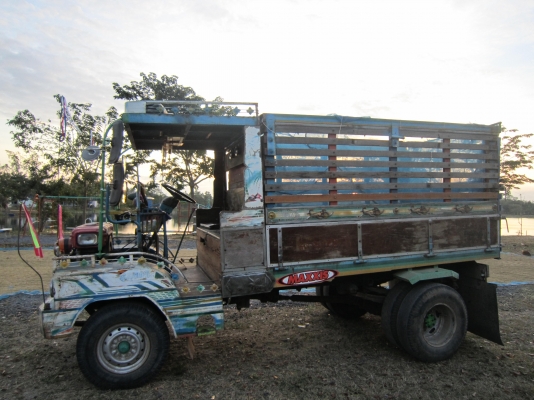 รถอีแต๋นสวยครับพร้อมลุยครับ